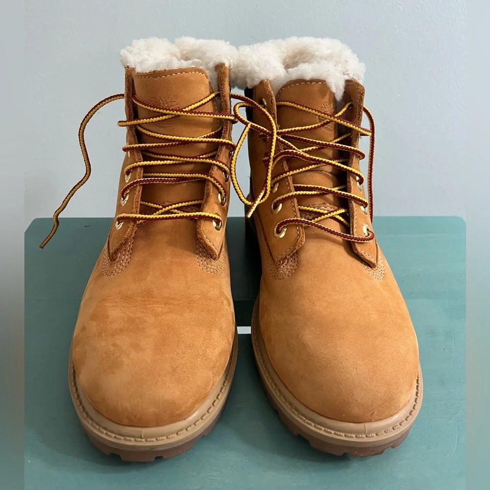 Youth 1.5 Timberland Classic weather resistant laceup boots faux‎ shearling rim